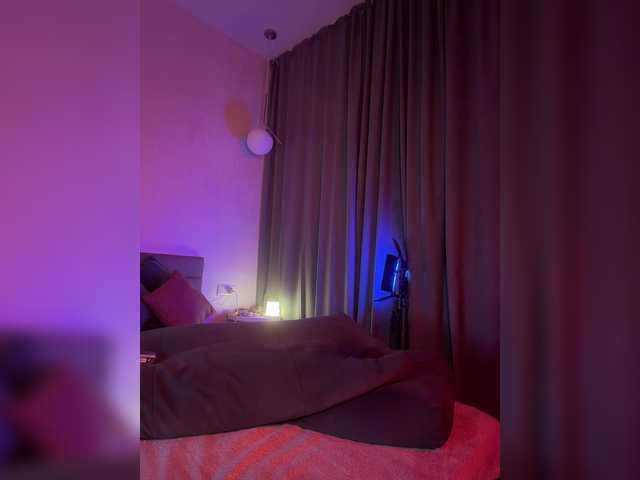 WhoreMira live cam