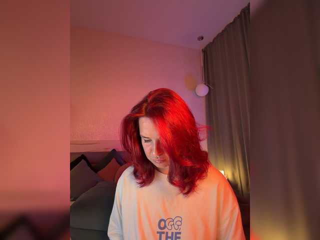 WhoreMira live cam on 