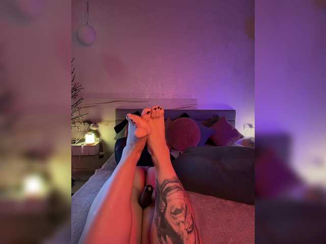 WhoreMira live cam