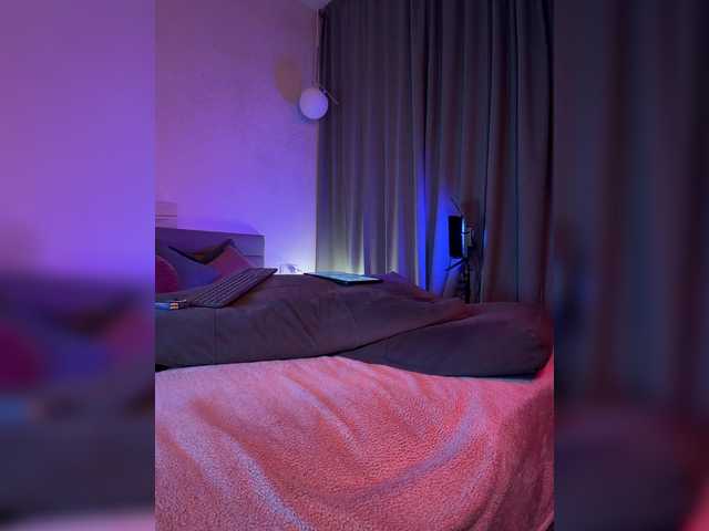 whoremira live sex show