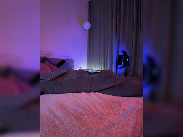 WhoreMira live webcam show