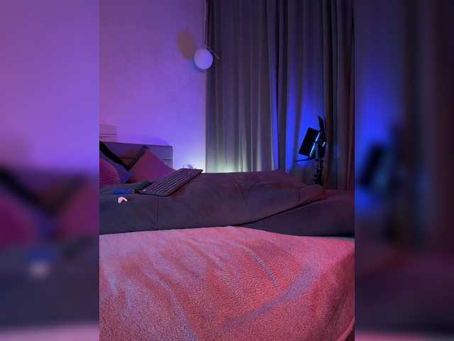 WhoreMira live cam on 