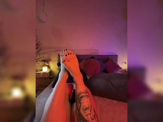 WhoreMira live cam