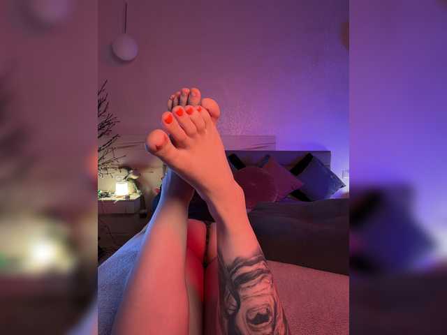 WhoreMira live webcam show