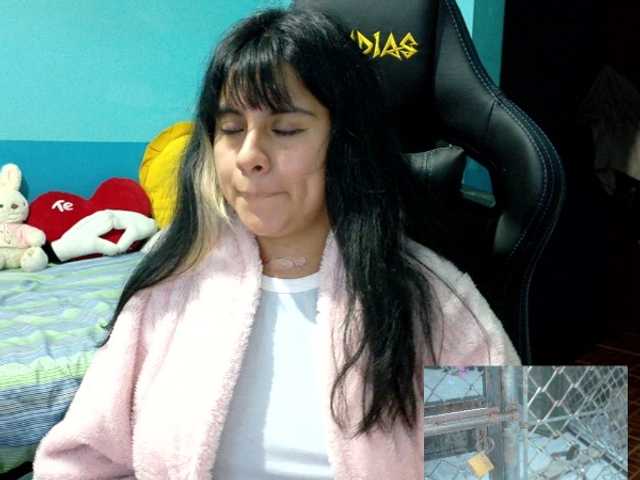 Hairy-Young live cam on BongaCams