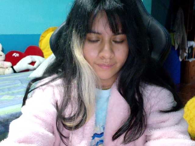 Hairy-Young live cam on BongaCams