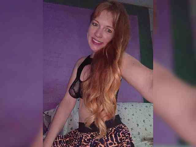 Curlyhair65 webcam
