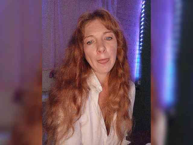 Curlyhair65 webcam