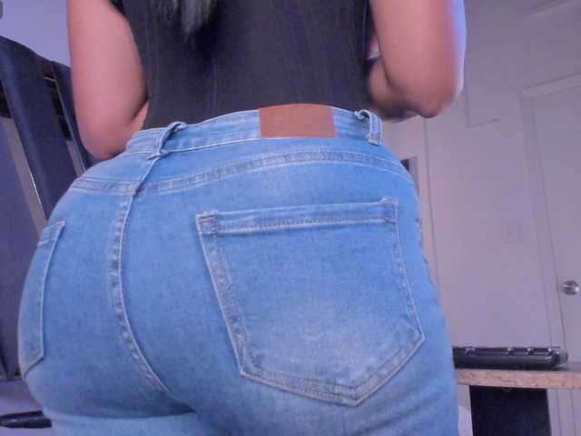 strong-girl live cam on BongaCams