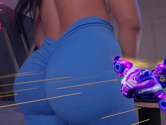 strong-girl live cam on BongaCams