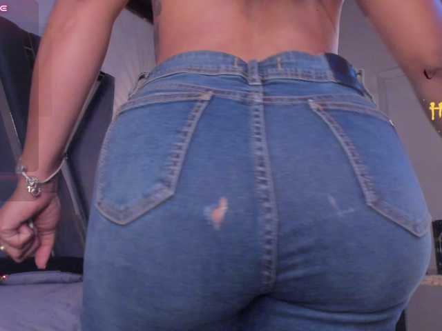 strong-girl live cam on BongaCams