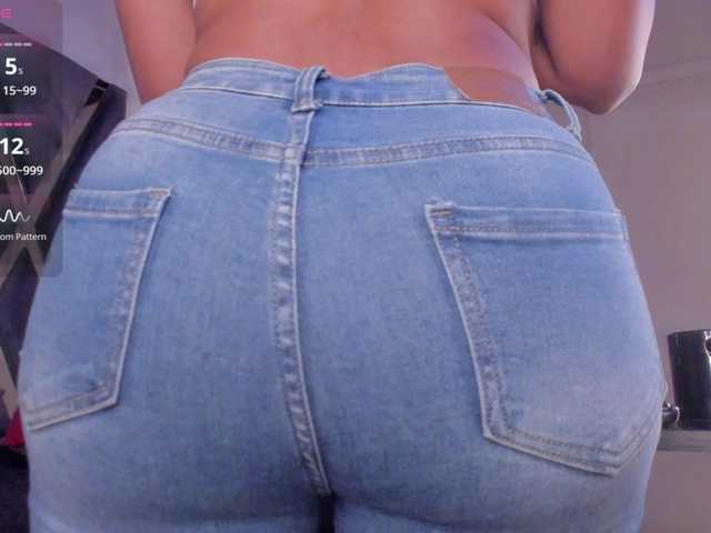 strong-girl's BongaCams show and profile