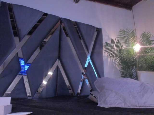 strong-girl live cam on BongaCams