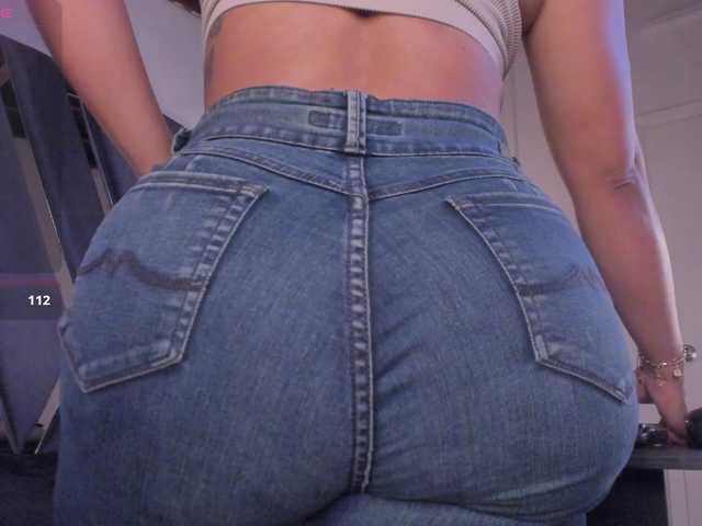 strong-girl live cam on BongaCams