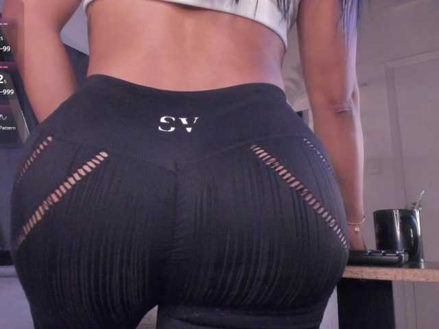 strong-girl live cam on BongaCams