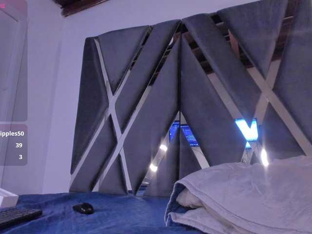 strong-girl live cam on BongaCams