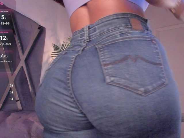 strong-girl live cam on BongaCams