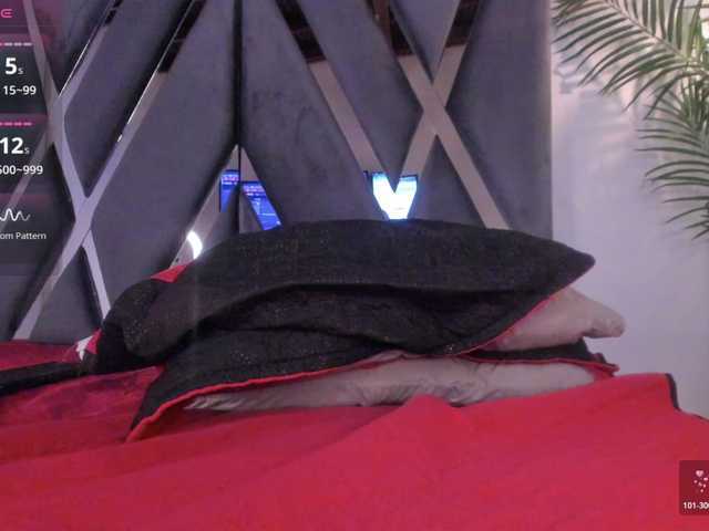 strong-girl's BongaCams show and profile