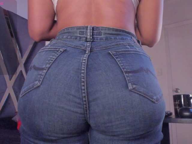 strong-girl's BongaCams show and profile