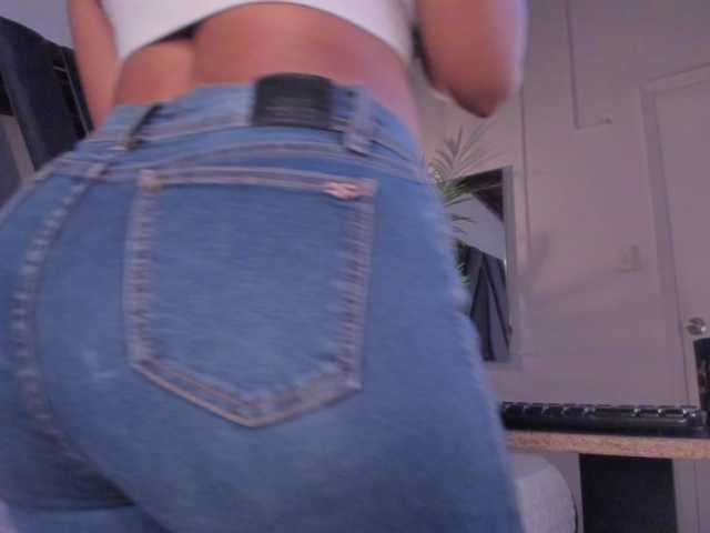 strong-girl live cam on BongaCams