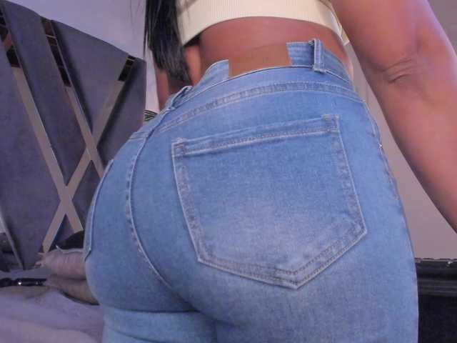 strong-girl's BongaCams show and profile