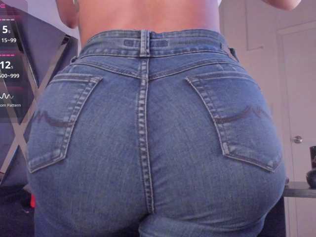 strong-girl's BongaCams show and profile