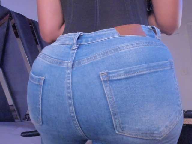 strong-girl live cam on BongaCams
