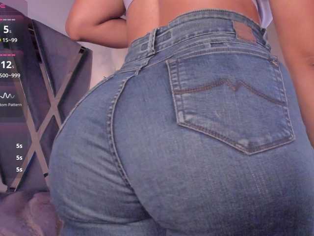 strong-girl live cam on BongaCams