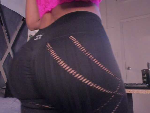strong-girl live cam on BongaCams