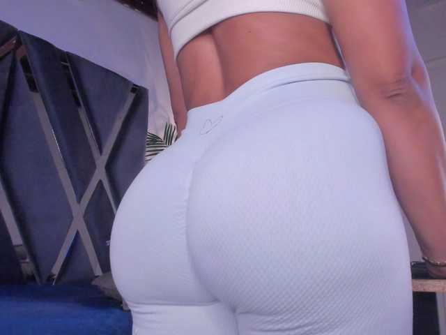 strong-girl live cam on BongaCams