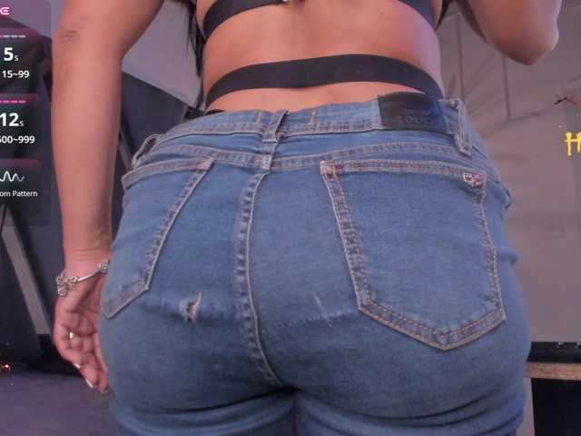 strong-girl live cam on BongaCams