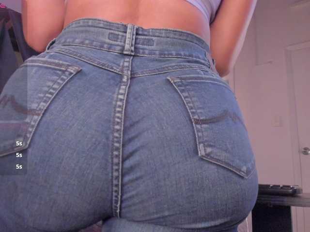 strong-girl live cam on BongaCams