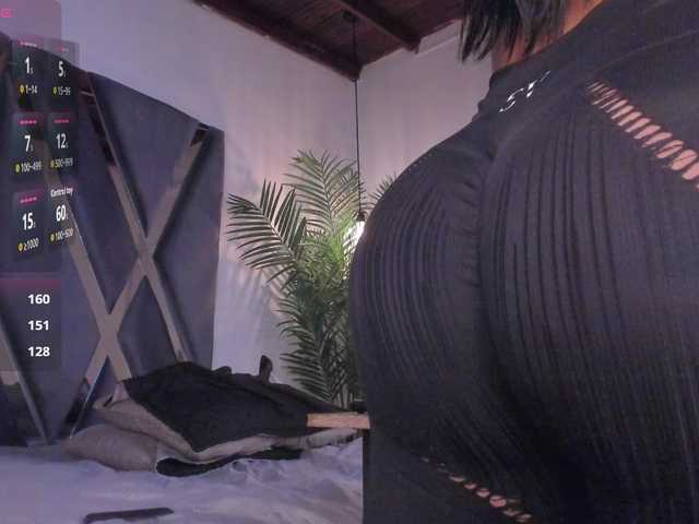 strong-girl live webcam show