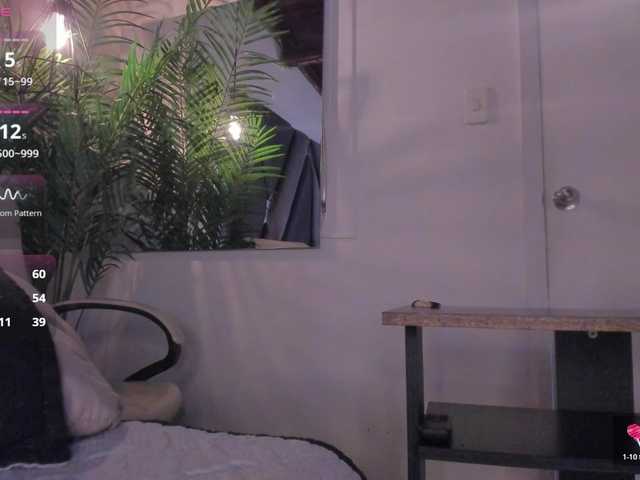 strong-girl live cam on BongaCams
