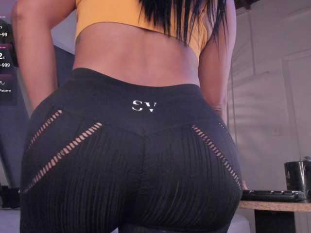 strong-girl, live now on BongaCams