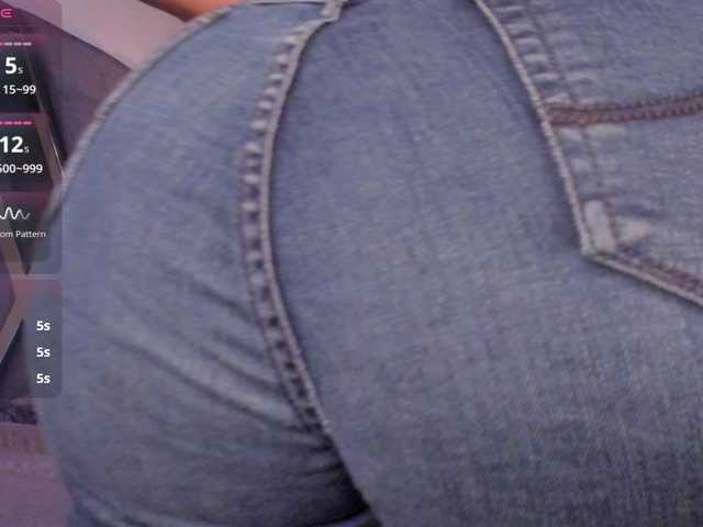 strong-girl live cam on BongaCams