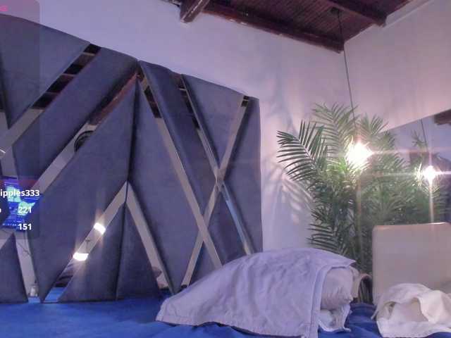 strong-girl live cam on BongaCams