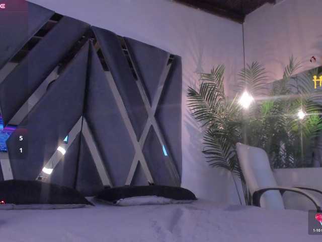 strong-girl live cam on BongaCams