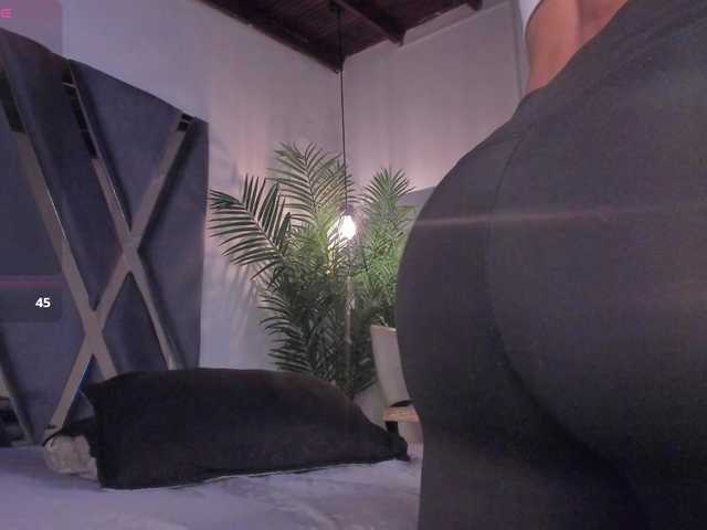 strong-girl live webcam show