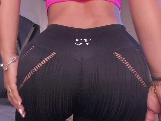 strong-girl live cam on BongaCams