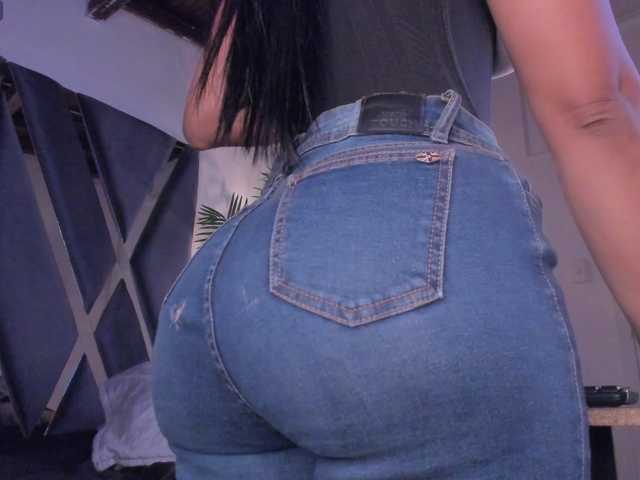 strong-girl live cam on BongaCams