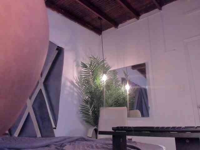 strong-girl webcam
