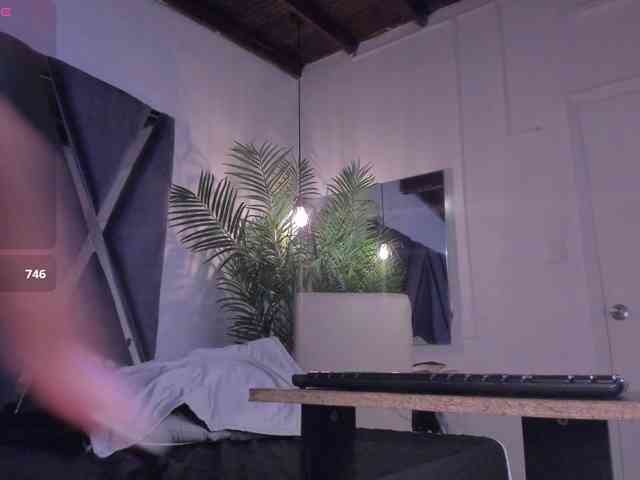 strong-girl webcam