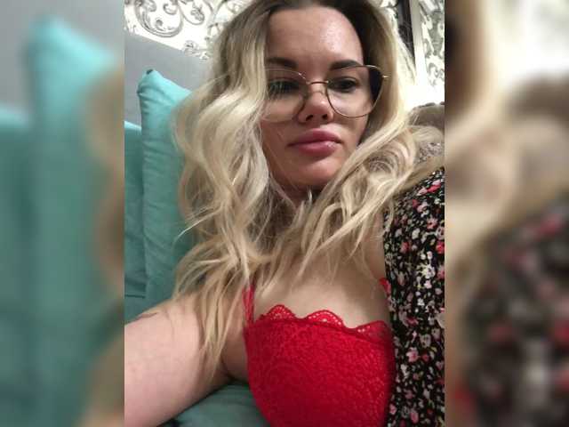 -ollia-, live now on BongaCams
