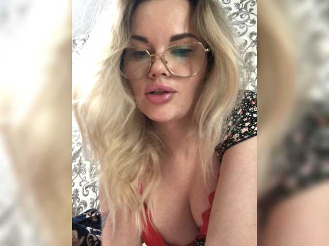 -ollia-, live now on BongaCams