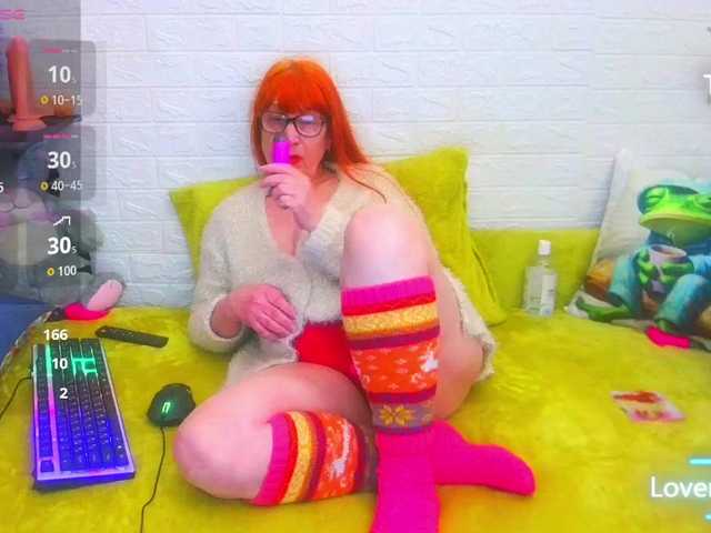 FoxyMature's BongaCams show and profile