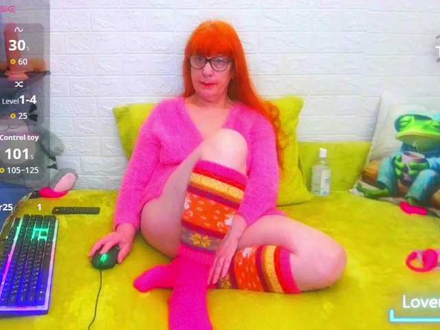 FoxyMature's BongaCams show and profile