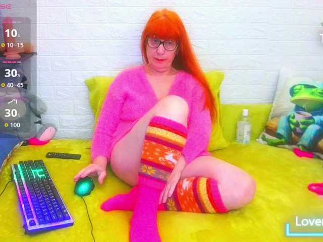FoxyMature's BongaCams show and profile