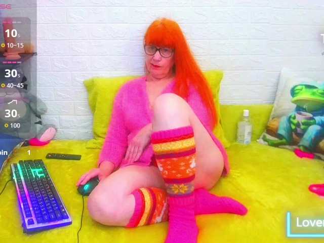 FoxyMature's BongaCams show and profile