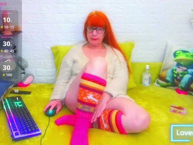 FoxyMature's BongaCams show and profile